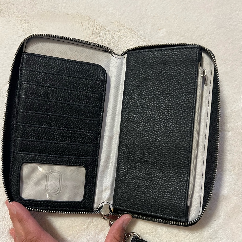 ThirtyOne Benjamin wristlet/wallet